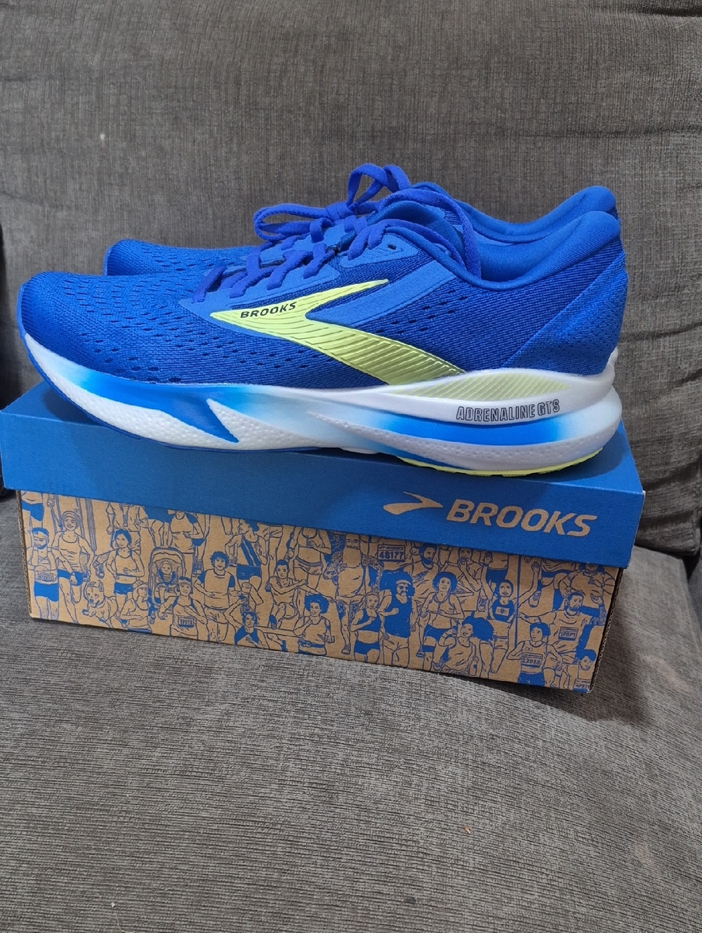 Brooks Adrenaline GTS 24 Men’s 9 D Cobalt Neo Yellow Peacoat NIB - Picture 3 of 5